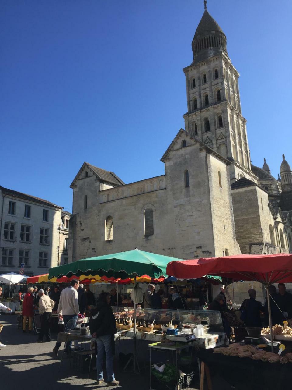 Apartamento Corps Et Graphi Périgueux Exterior foto